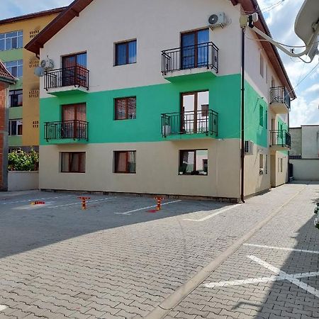 Apartament Teo Caransebeş Екстериор снимка