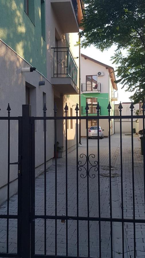 Apartament Teo Caransebeş Екстериор снимка